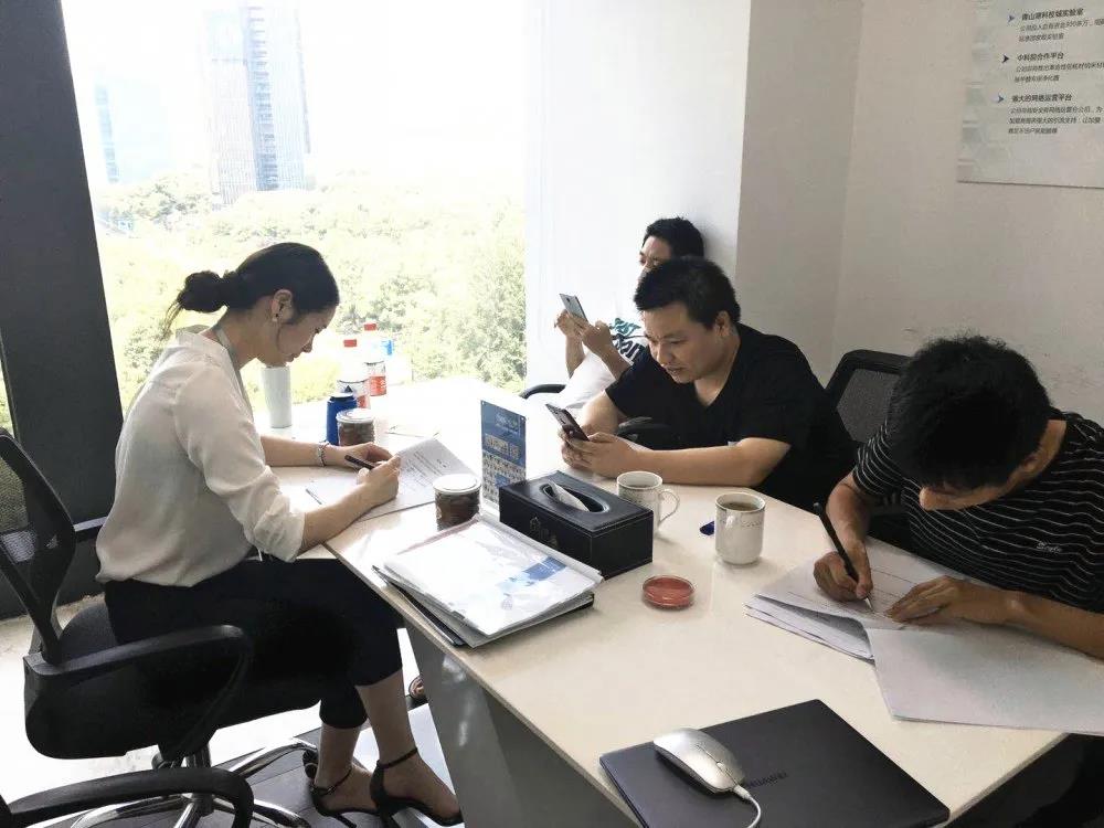 熱烈祝賀余總曾總簽約創(chuàng)綠家浙江省衢州市區(qū)級(jí)代理！